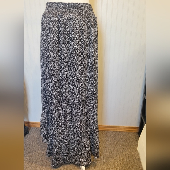 Willow and root size xl high-low skirt, buttons down the front to a slit - Picture 2 of 7